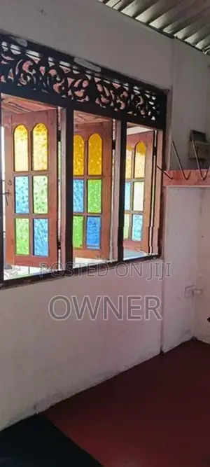 ග්‍රෑන්ඩ්පාස් පෙදෙසින් දෙමහල් නිවසක් විකිණීම සඳහා