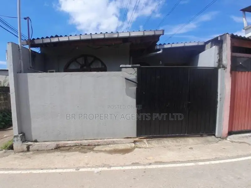 Single Story House for Sale in Wellampitiya