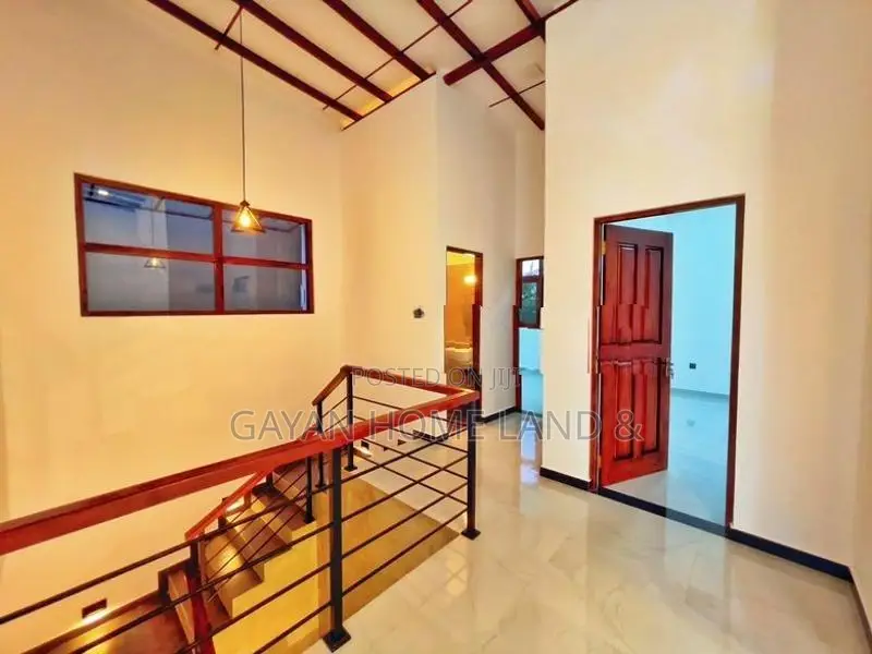 පිලියන්දලින් අලුත්ම ප්‍රමිතිමත් දෙමහල් නිවසක් විකිණීමට
