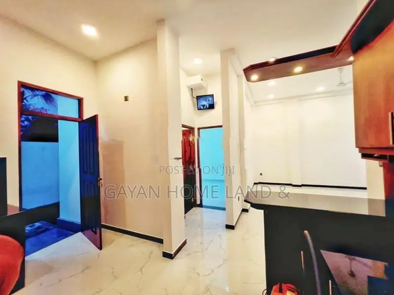 පිලියන්දලින් අලුත්ම ප්‍රමිතිමත් දෙමහල් නිවසක් විකිණීමට