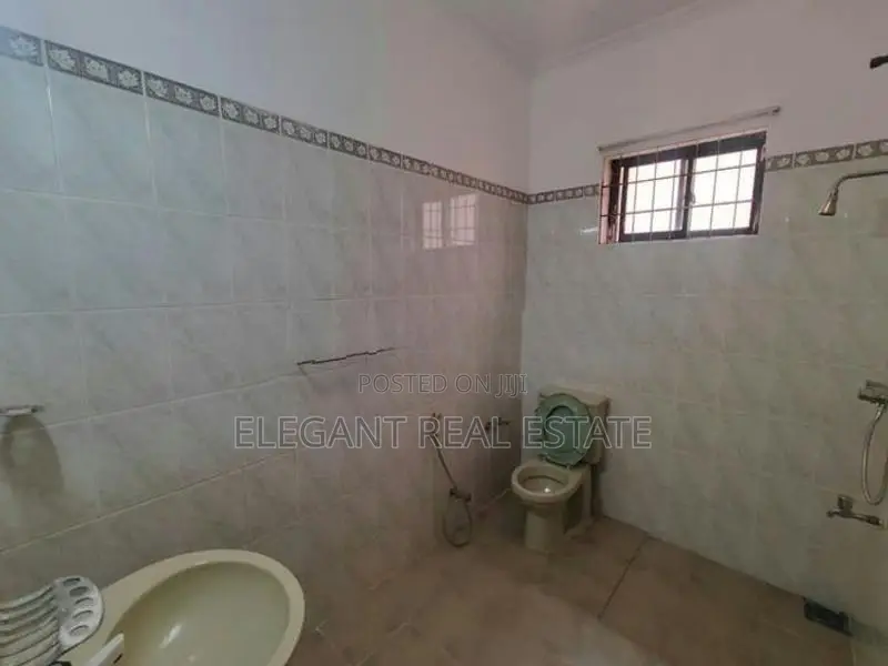 04 Bedroom Unfurnished House for Rent in Colombo 05 (A6546)