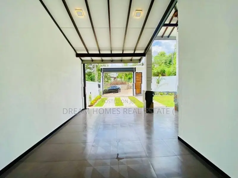 Modern Luxury Home for Sale – Athurugiriya