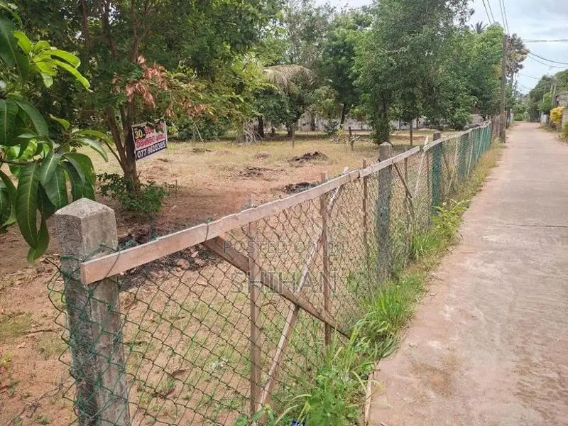 වෙන්නප්පුව කඩවත පාර සින්නක්කර ඉඩමක්
