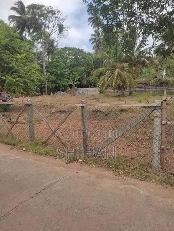 වෙන්නප්පුව කඩවත පාර සින්නක්කර ඉඩමක්