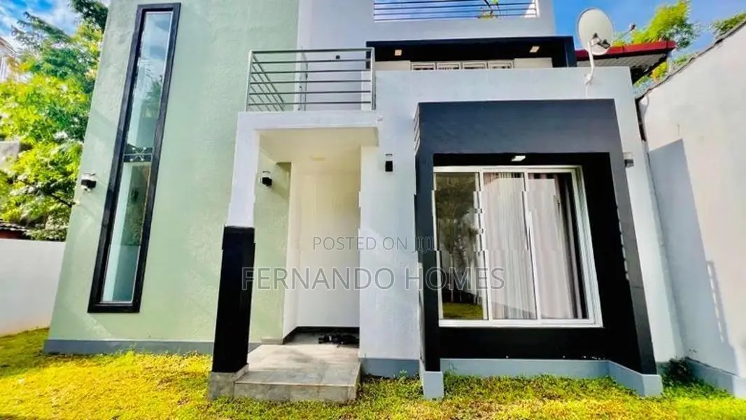 Modern Garden Good Road Access 4 BR House For Sale Negombo