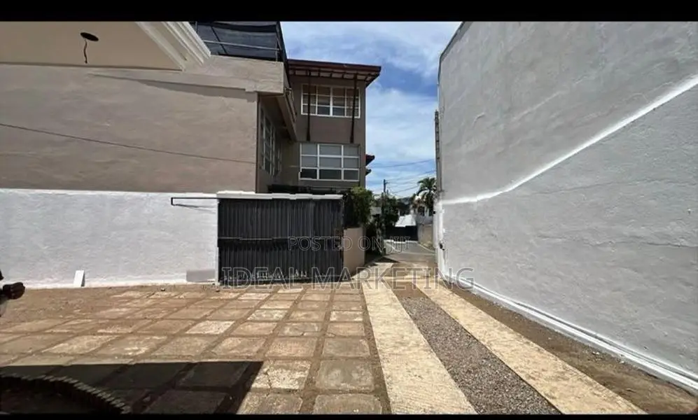 5 Bedroom Newly Refurbished House for Rent - Dehiwela, Nedimala (EM102