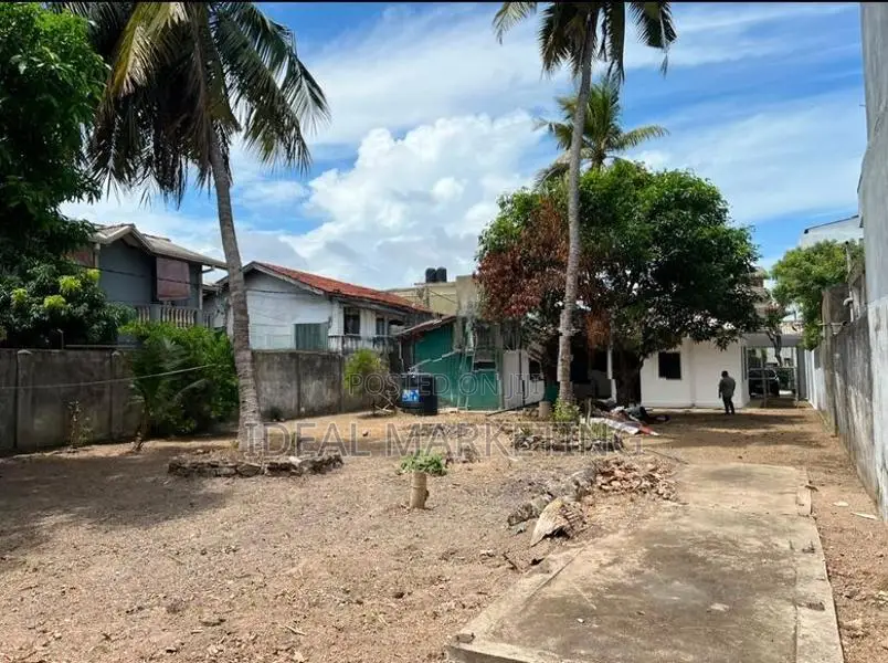 5 Bedroom Newly Refurbished House for Rent - Dehiwela, Nedimala (EM102