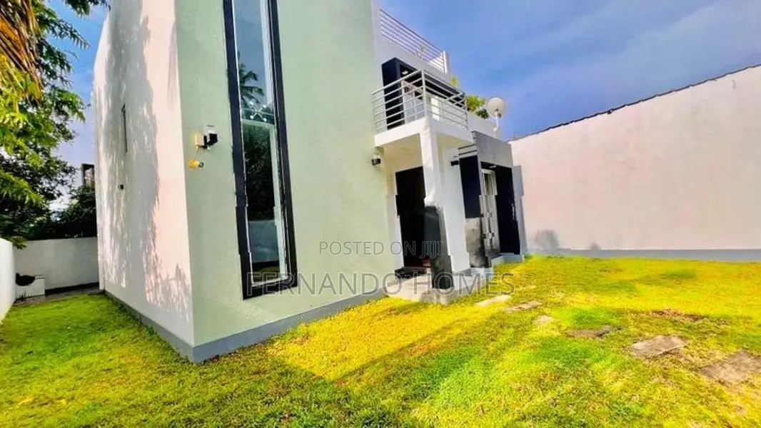 Modern Garden Good Road Access 4 BR House For Sale Negombo
