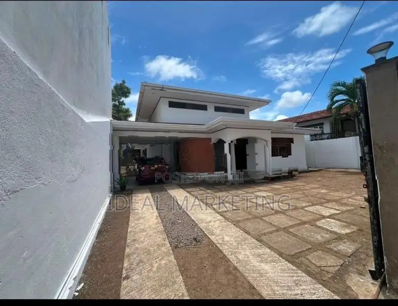 5 Bedroom Newly Refurbished House for Rent - Dehiwela, Nedimala (EM102