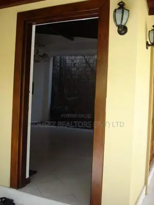 Luxury 4-Bedroom House with Pool for Sale – Kaduwela