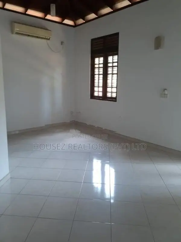 Luxury 4-Bedroom House with Pool for Sale – Kaduwela