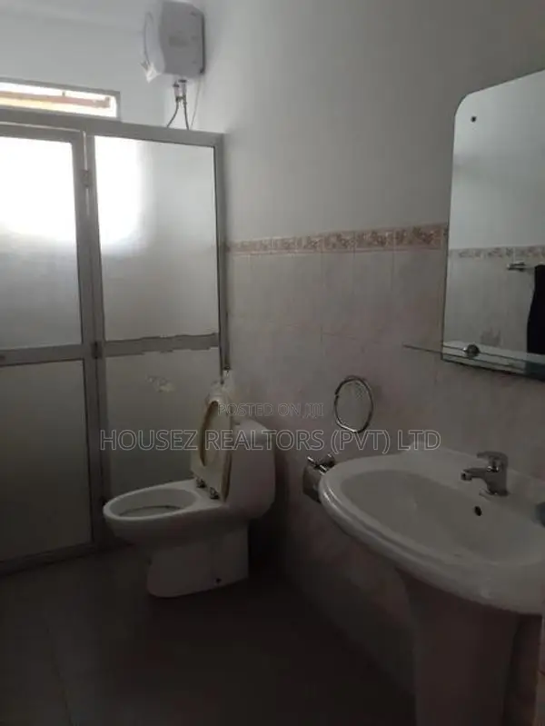 Luxury 4-Bedroom House with Pool for Sale – Kaduwela