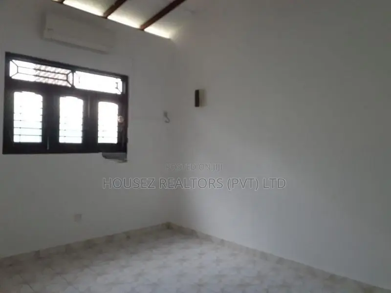 Luxury 4-Bedroom House with Pool for Sale – Kaduwela
