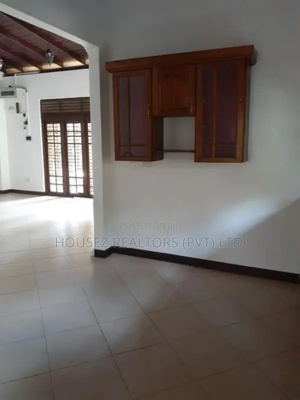 Luxury 4-Bedroom House with Pool for Sale – Kaduwela
