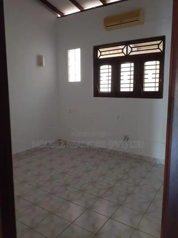 Luxury 4-Bedroom House with Pool for Sale – Kaduwela