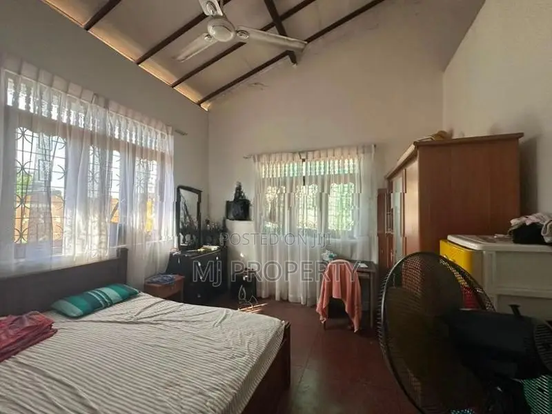 ( YS-1136) Valuable Two Storey House Sale in Kottawa