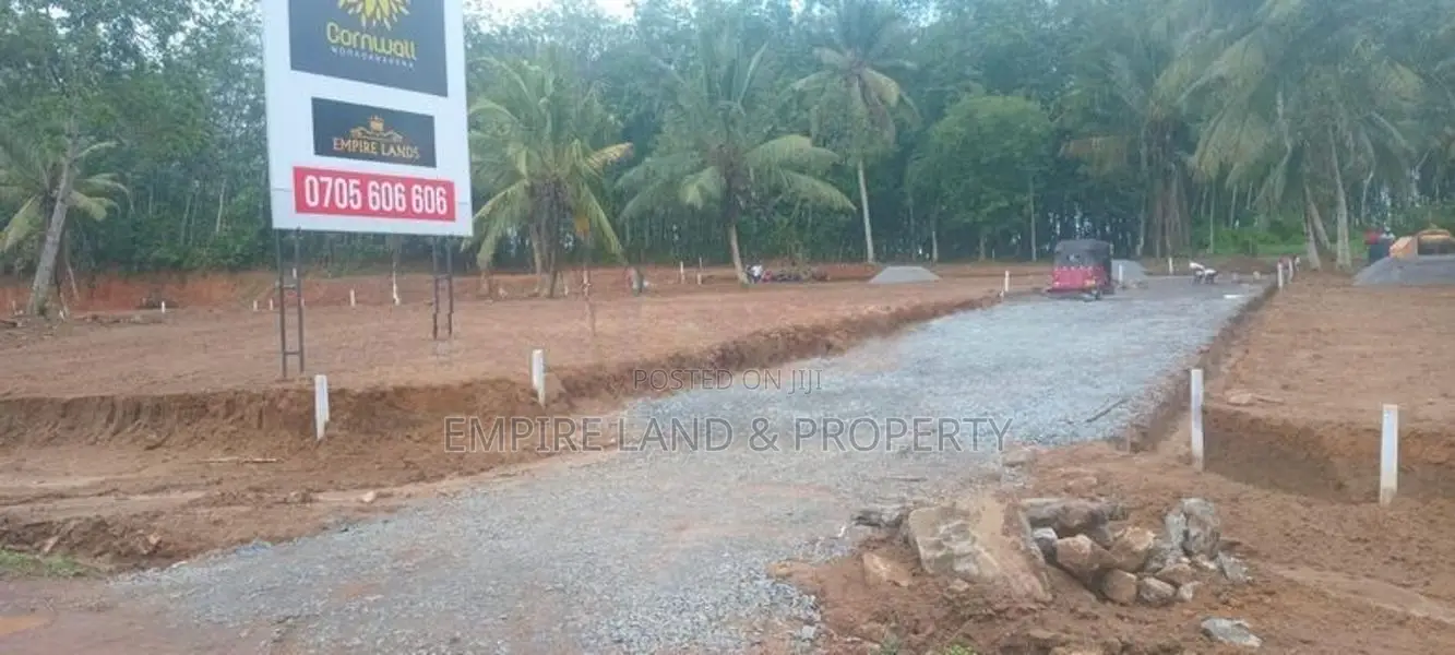 පාදුක්ක පාර මොරගහහේන 315 බස් පාරට ලගින්ම අගනා බිම් කොටස්