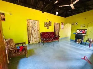 ( YS-1009( Valuable Residential Land With House Sale in Athurugiriya