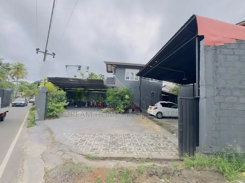 10 Perch Land with Ongoing Car Wash – Thalawathugoda