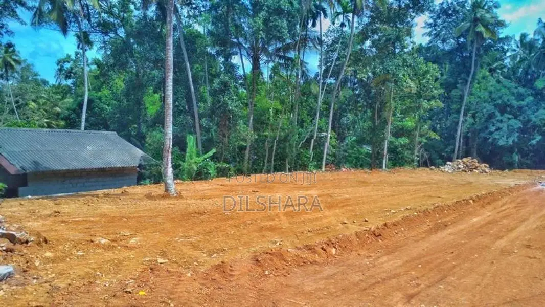 Kadawatha Ganemulla ප්‍රධාන මාර්ගයට 600mයි වටිනා බිම් කොටස් කිහිපයක්