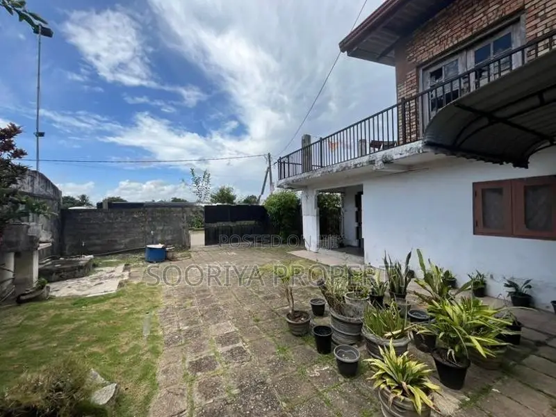 Rathmalana Borupana Near Sirasa 15 Perches Land for Sale