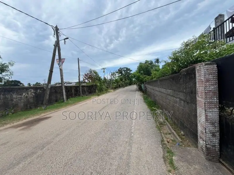 Rathmalana Borupana Near Sirasa 15 Perches Land for Sale