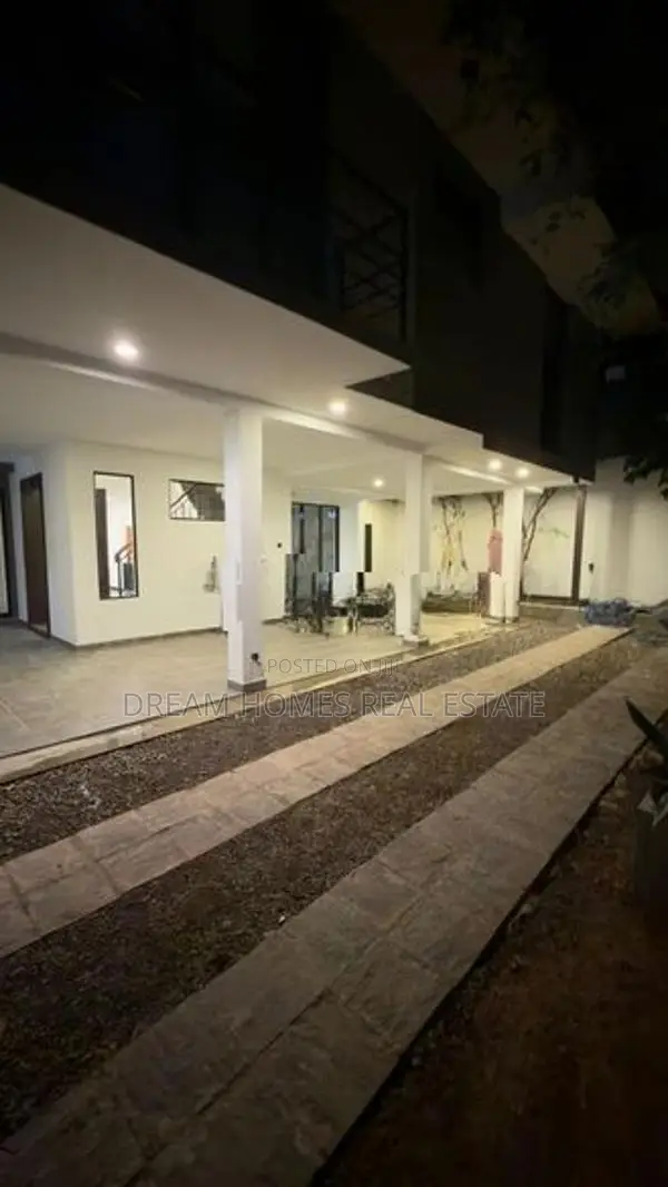 Modern Luxury 2-Story House with Plunge Pool – Moratuwa