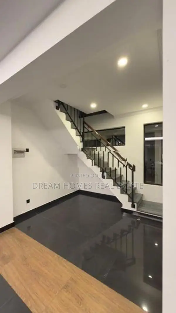 Modern Luxury 2-Story House with Plunge Pool – Moratuwa