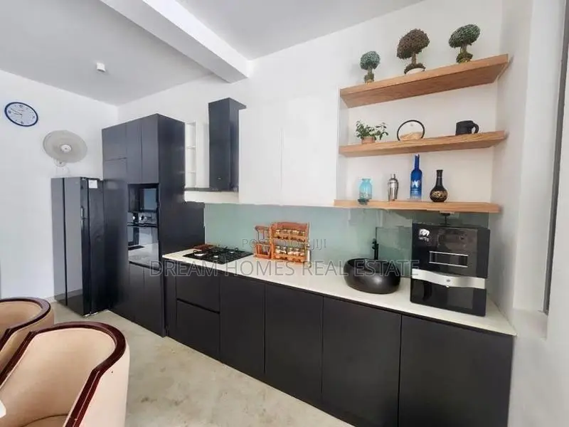 Modern 3-Storey House for Sale – Aththidiya, Dehiwala
