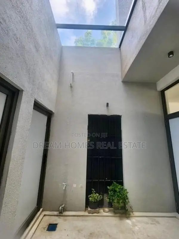 Modern 3-Storey House for Sale – Aththidiya, Dehiwala
