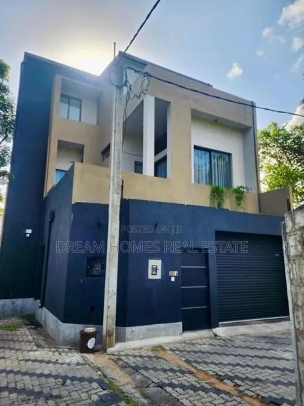 Modern 3-Storey House for Sale – Aththidiya, Dehiwala
