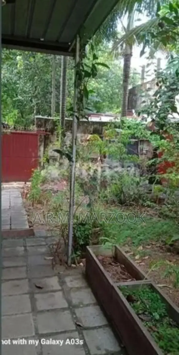 COLOMBO 8 BORALLA 9.8 PERCHES OF LAND W/HOUSE FOR SALE