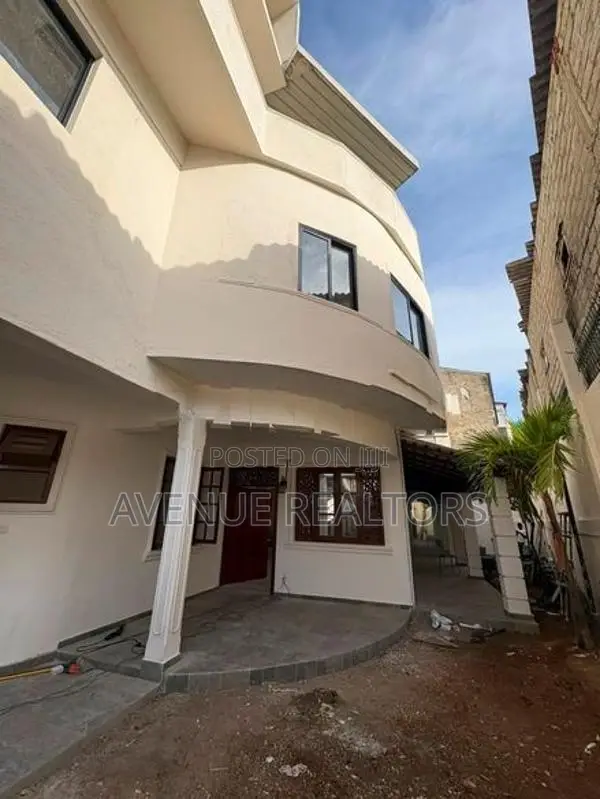4-Storey House for Rent in Dehiwala–Mount Lavinia (HS4893)