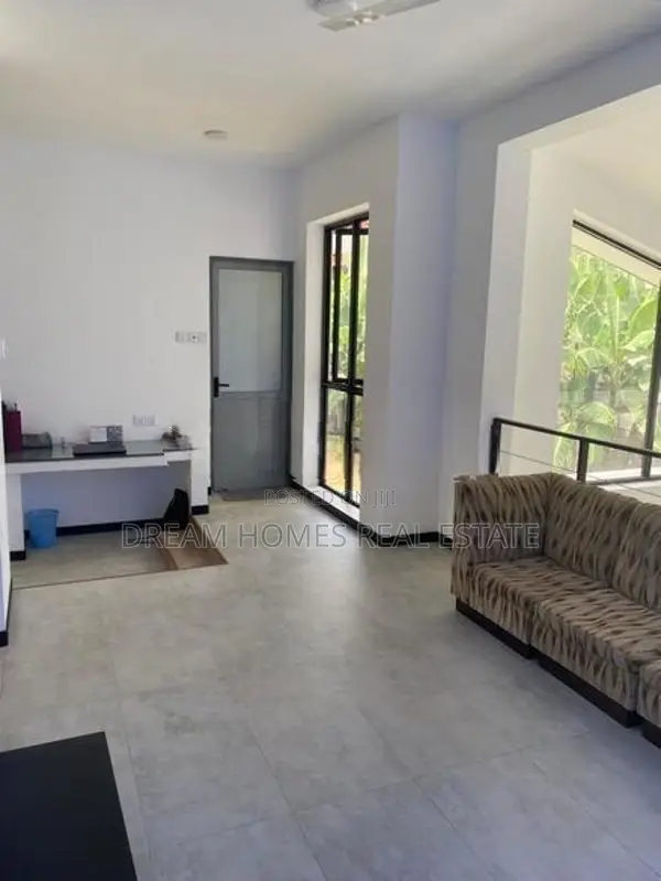 Spacious 4-Bedroom House for Rent – Thalawathugoda