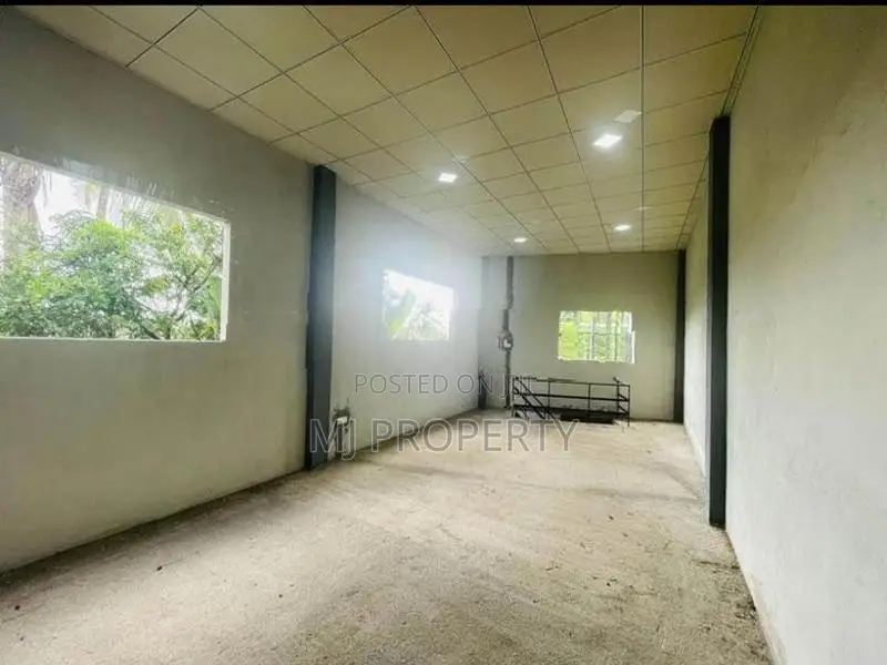 ( YC-1133)Valuable Commercial Warehouse for Sale in Homagama