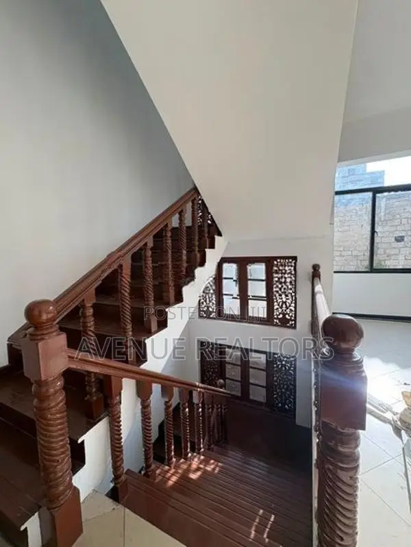 4-Storey House for Rent in Dehiwala–Mount Lavinia (HS4893)