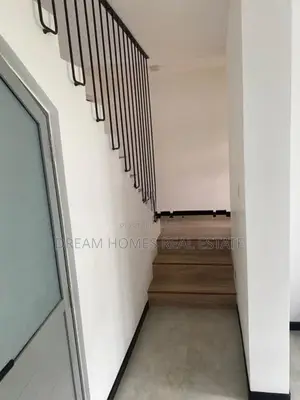 Spacious 4-Bedroom House for Rent – Thalawathugoda