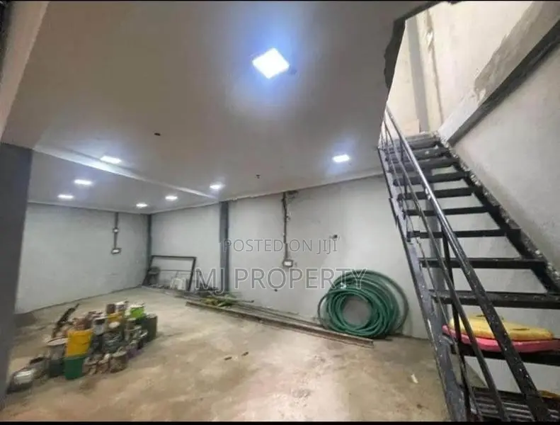 ( YC-1133)Valuable Commercial Warehouse for Sale in Homagama