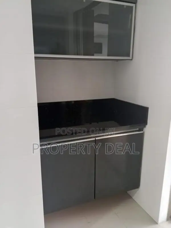 The Monarch Penthouse for Rent – Colombo 03 - PDA284