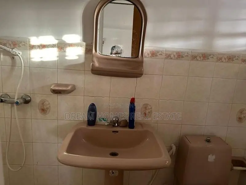 Spacious 4-Bedroom House for Sale in Pita Kotte