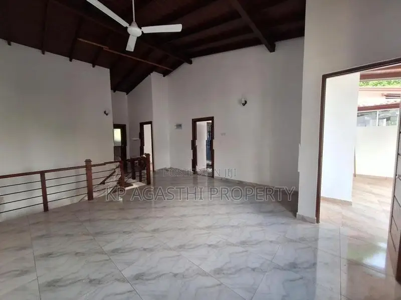 architecture desing luxury house for sale in thalawathugoda