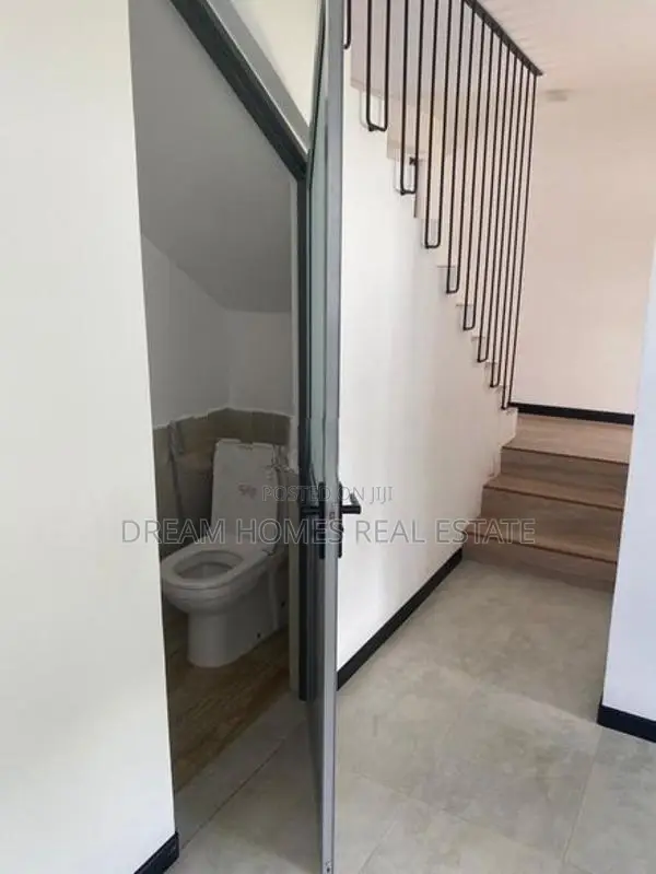 Spacious 4-Bedroom House for Rent – Thalawathugoda