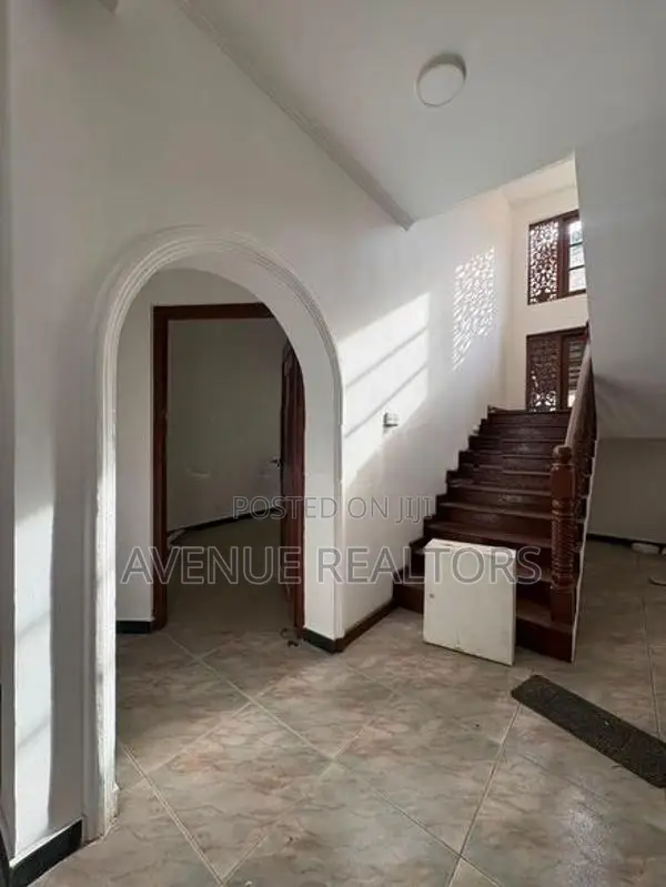 4-Storey House for Rent in Dehiwala–Mount Lavinia (HS4893)