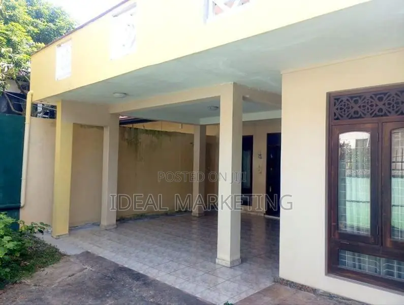 5 Bedroom Two-Storied House for Sale - Maharagama, Elhena Road (EM1030