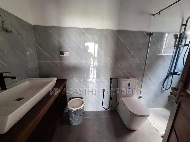architecture desing luxury house for sale in thalawathugoda
