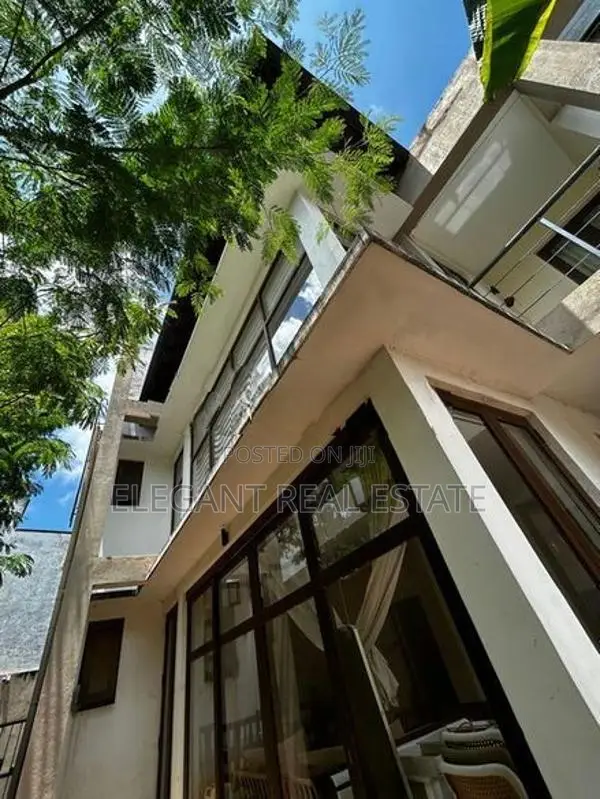 04 Bedroom Unfurnished House For Sale in Nugegoda (A6549)