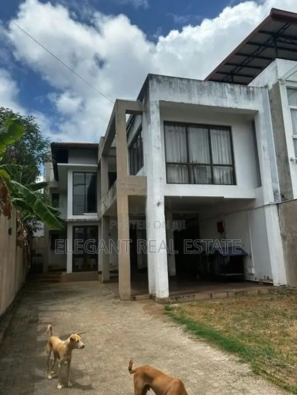 04 Bedroom Unfurnished House For Sale in Nugegoda (A6549)