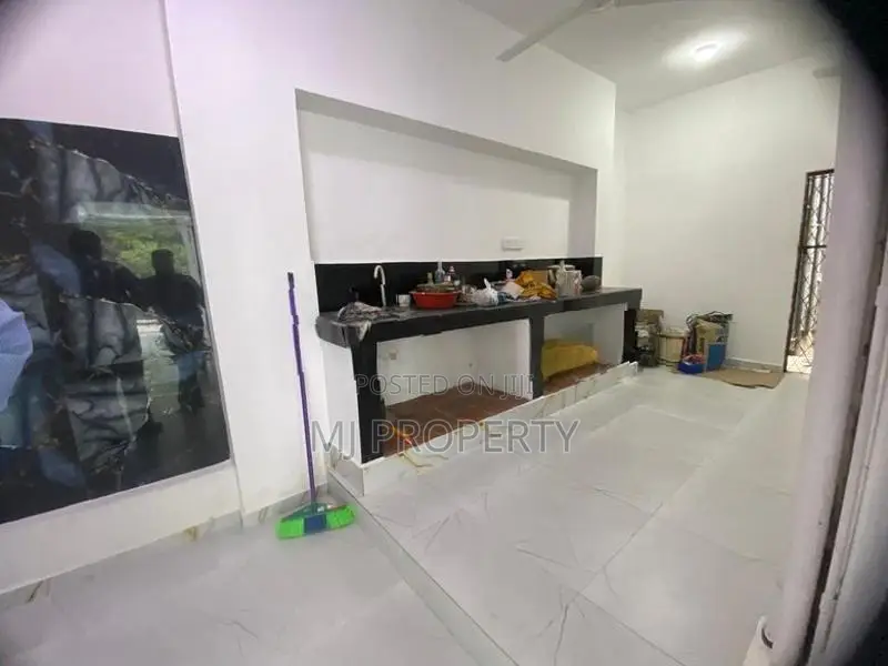 ( TC-1179) Valuable Commercial Building Rent in Thalawathugoda