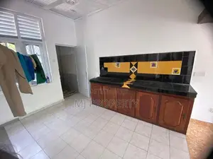 ( TC-1179) Valuable Commercial Building Rent in Thalawathugoda