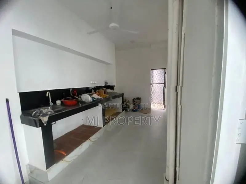 ( TC-1179) Valuable Commercial Building Rent in Thalawathugoda